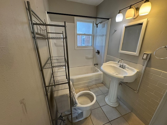 619 Palmer Pl, Des Moines, IA 50315 - full bathroom with tile patterned flooring, bathing tub / shower combination, toilet, and a sink