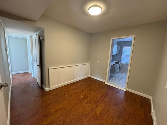 619 Palmer Pl, Des Moines, IA 50315 - empty room with wood finished floors and baseboards