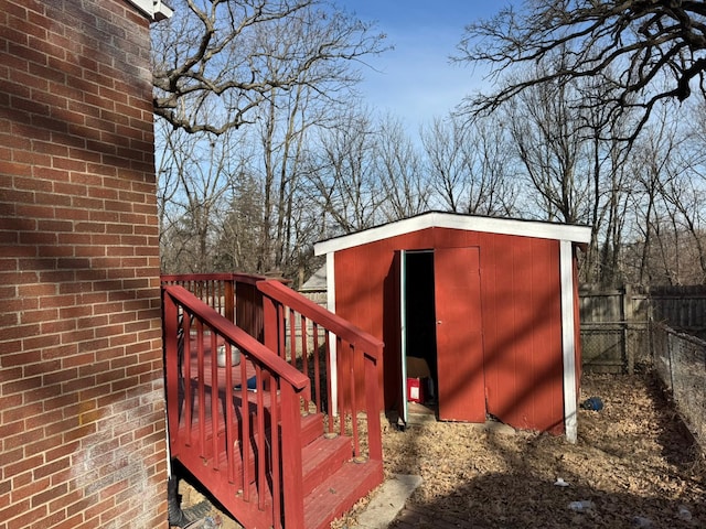 619 Palmer Pl, Des Moines, IA 50315 - view of shed with fence