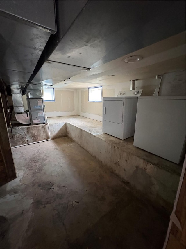 2810 Payne Rd, Des Moines, IA 50310 - basement with independent washer and dryer