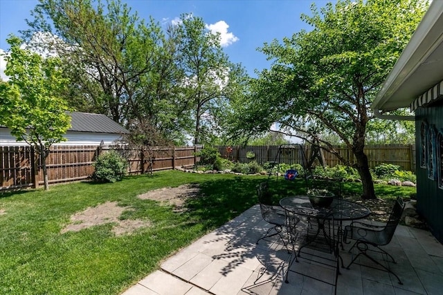 view of yard featuring a patio area and outdoor dining space