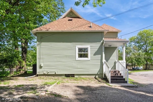 930 Forest Ave, Des Moines, IA 50314 - rear view of property featuring roof with shingles
