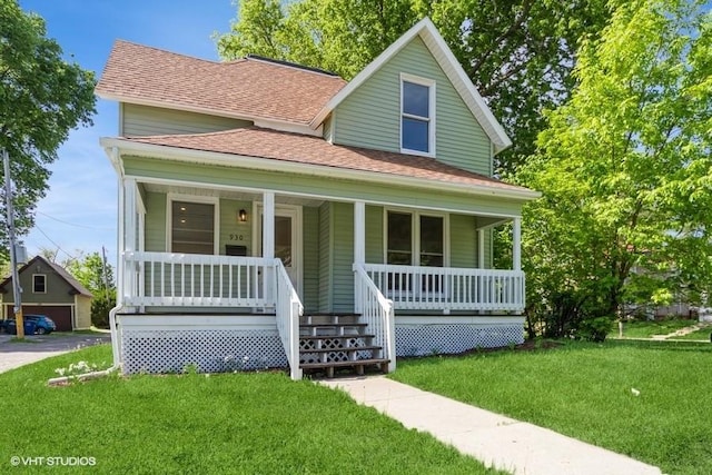 930 Forest Ave, Des Moines, IA 50314 - view of front of home with roof with shingles, covered porch, and a front yard