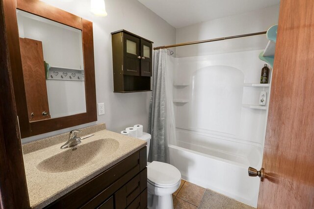 325 E Maple Ave, Ottumwa, IA 52501 - full bath featuring vanity, toilet, shower / bathtub combination with curtain, and tile patterned flooring