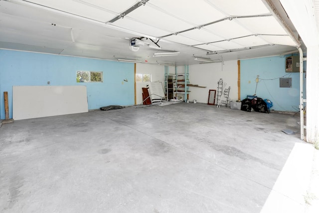 325 E Maple Ave, Ottumwa, IA 52501 - garage with a garage door opener