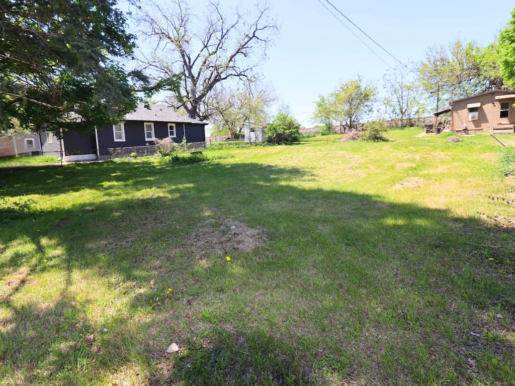 view of green lawn