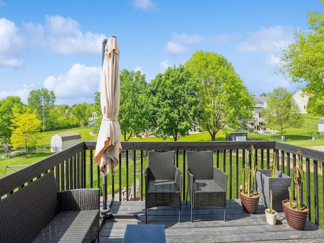 5031 Cherrywood Dr, West Des Moines, IA 50265 - deck featuring a yard
