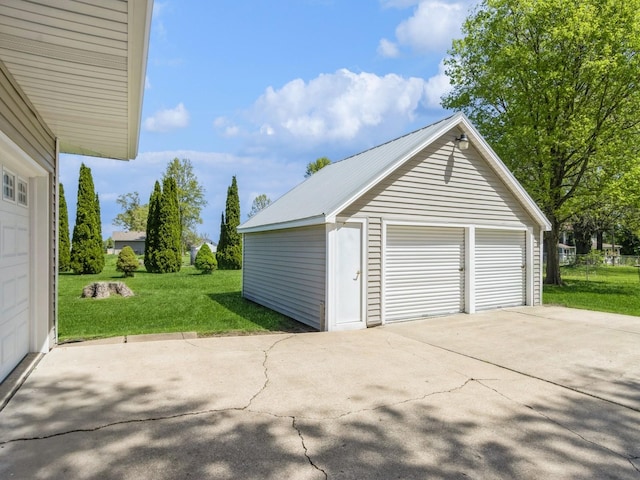 view of detached garage