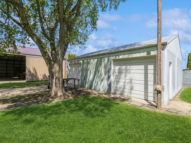 view of detached garage