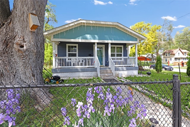 1424 Cleveland Ave, Des Moines, IA 50316 - shotgun-style home featuring covered porch and fence