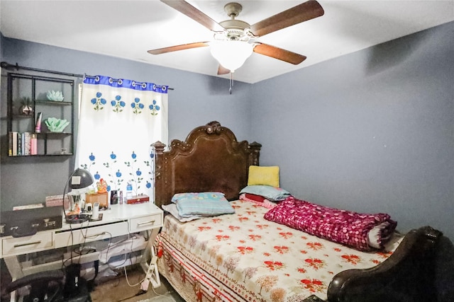 1424 Cleveland Ave, Des Moines, IA 50316 - bedroom featuring a ceiling fan