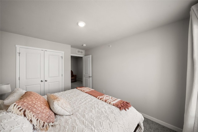 9556 Crestview Dr, West Des Moines, IA 50266 - bedroom with carpet floors, a closet, baseboards, and recessed lighting