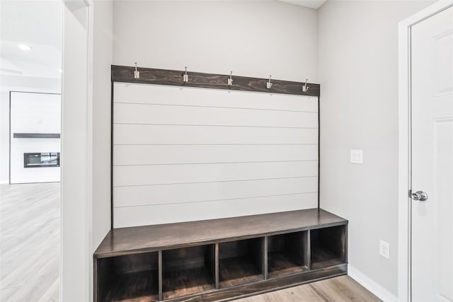 2331 N 8th Ave E, Newton, IA 50208 - mudroom featuring wood finished floors and baseboards