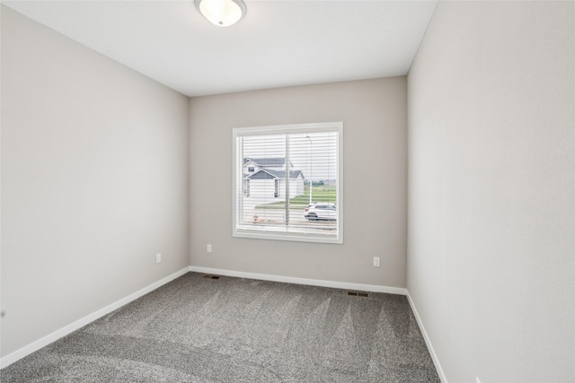 2331 N 8th Ave E, Newton, IA 50208 - empty room with carpet floors