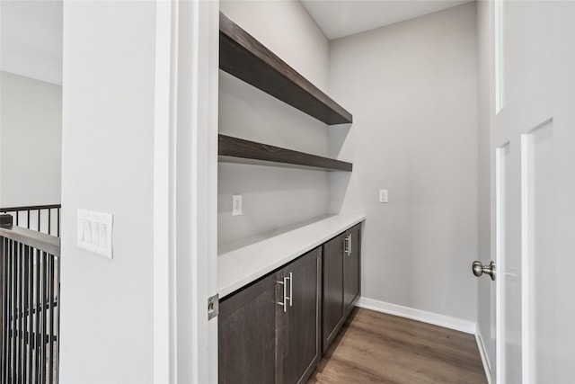2331 N 8th Ave E, Newton, IA 50208 - bar with dark wood-type flooring and baseboards