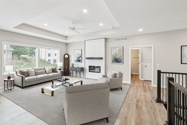 2331 N 8th Ave E, Newton, IA 50208 - living area with a raised ceiling, light wood finished floors, ceiling fan, and recessed lighting