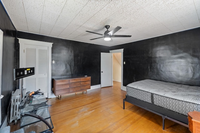 910 Washington St, Eldora, IA 50627 - bedroom featuring wood finished floors and ceiling fan