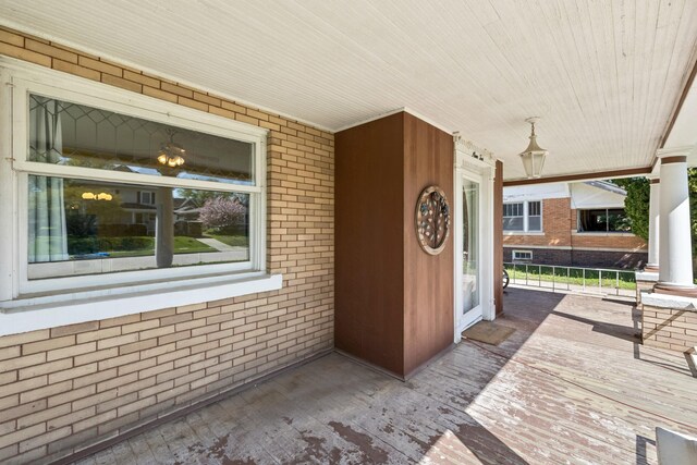 910 Washington St, Eldora, IA 50627 - view of patio featuring covered porch