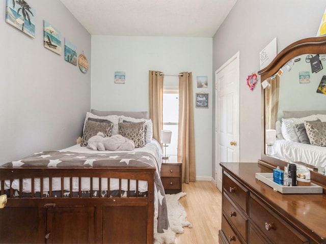 1273 E 18th St, Des Moines, IA 50316 - bedroom with light wood-style flooring and baseboards