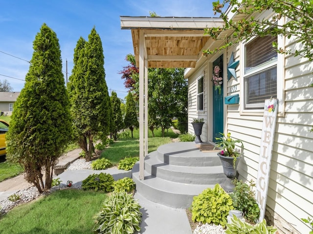 1273 E 18th St, Des Moines, IA 50316 - view of yard