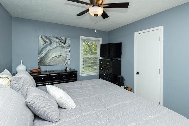 bedroom with a ceiling fan