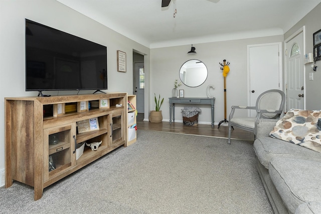 carpeted living room featuring a ceiling fan