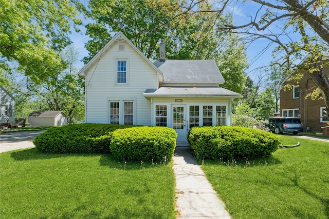 820 Main St, Norwalk, IA 50211 - view of front of house featuring a front lawn and a chimney