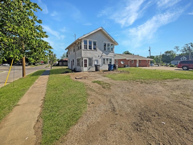 view of front of house with a front yard and driveway