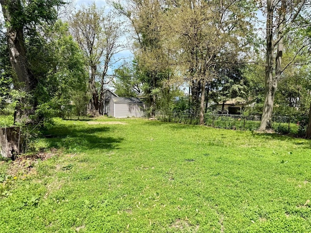 2036 Capitol Ave, Des Moines, IA 50317 - view of yard with an outbuilding