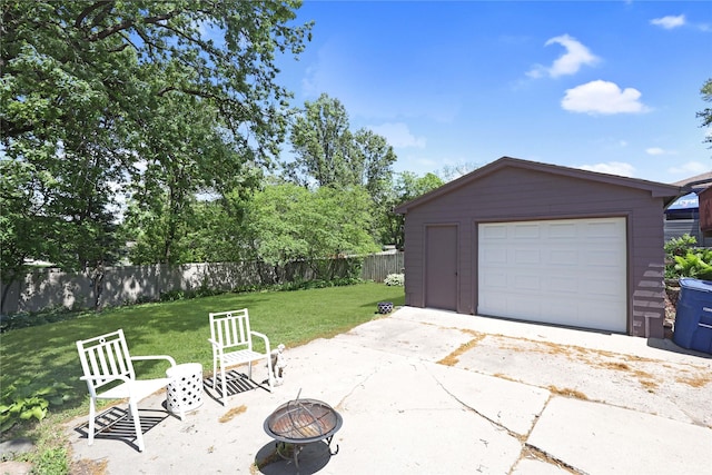 detached garage featuring concrete driveway