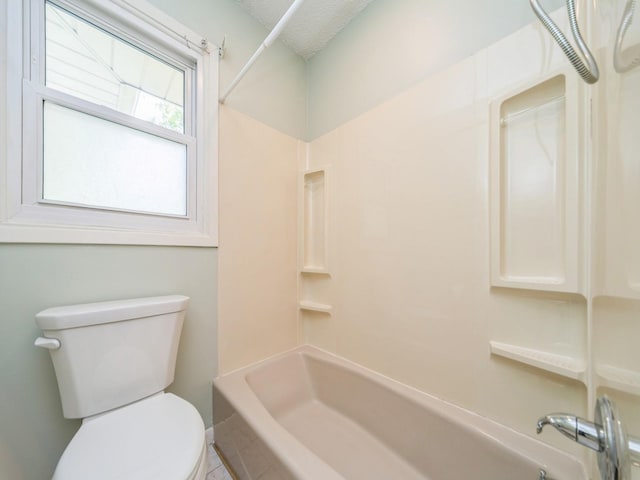 3800 Western Hills Dr, West Des Moines, IA 50265 - full bath featuring shower / tub combination and toilet