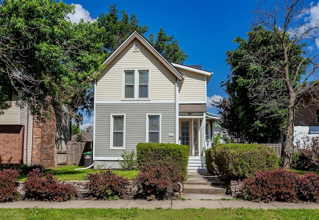 1807 11th St, Des Moines, IA 50314 - traditional-style home with fence