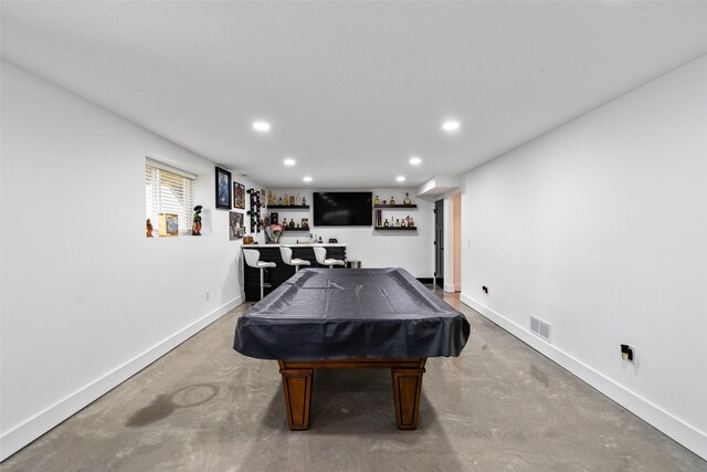 208 Mckinley Ave, Des Moines, IA 50315 - recreation room featuring recessed lighting, a bar, concrete floors, baseboards, and billiards