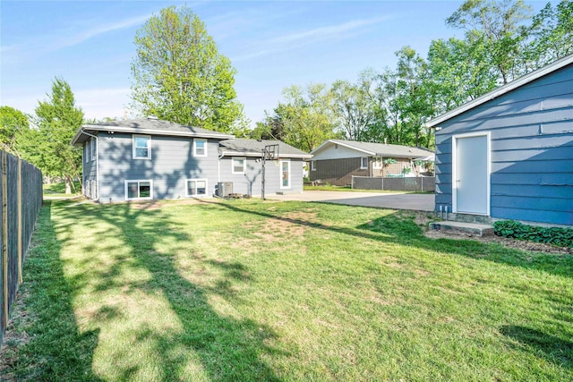 2106 62nd St, Des Moines, IA 50322 - view of yard with a patio