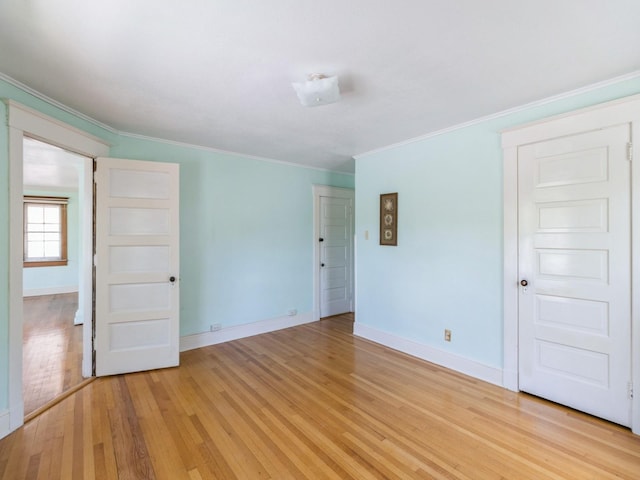 1070 37th St, Des Moines, IA 50311 - unfurnished room featuring light wood-style flooring, crown molding, and baseboards