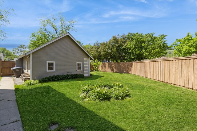 1070 37th St, Des Moines, IA 50311 - view of yard