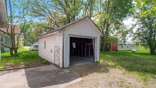 detached garage with driveway