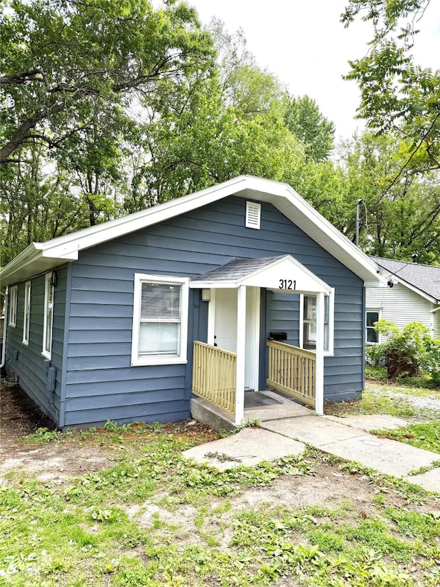 3121 Mahaska Ave, Des Moines, IA 50317 - view of front of house featuring covered porch