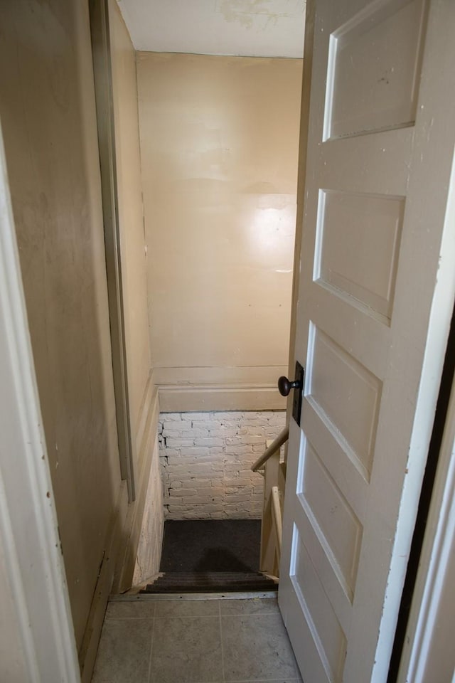 1143 27th St, Des Moines, IA 50311 - view of stairway