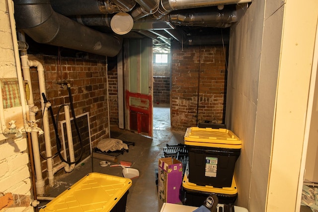 1143 27th St, Des Moines, IA 50311 - view of below grade area