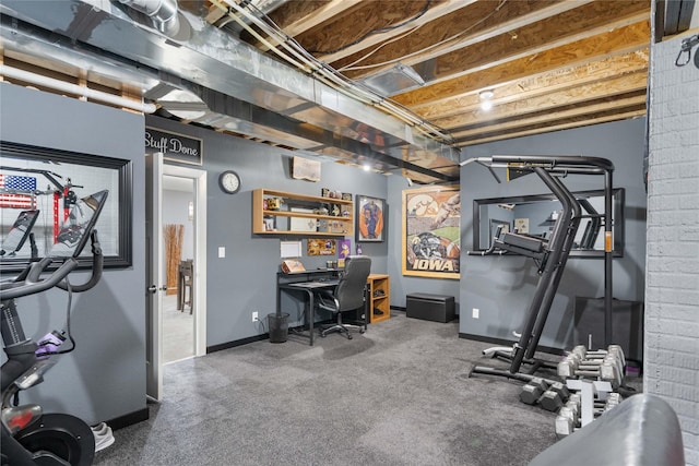exercise area featuring baseboards