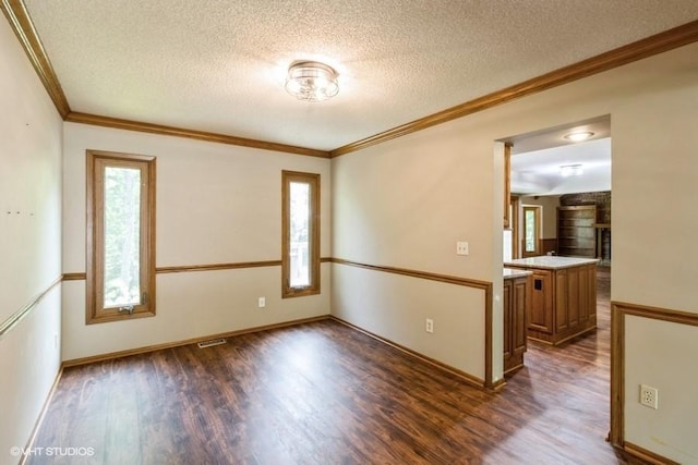 6406 Theresa Dr, Johnston, IA 50131 - spare room featuring wood finished floors, ornamental molding, a textured ceiling, and baseboards