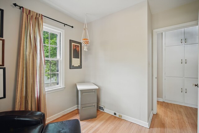1919 Arlington Ave, Des Moines, IA 50314 - sitting room with light wood finished floors and baseboards