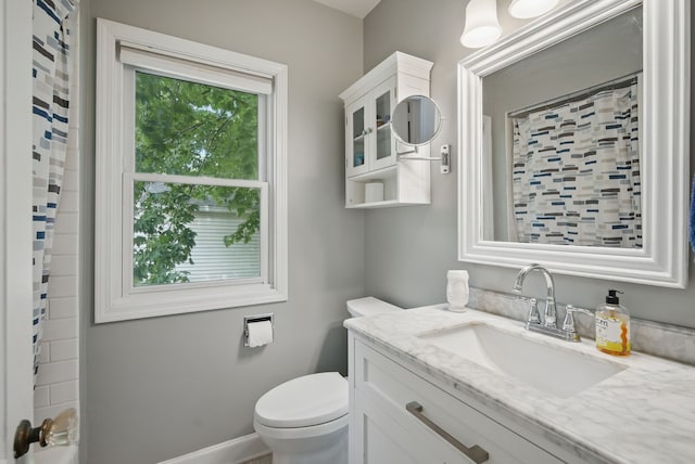 1919 Arlington Ave, Des Moines, IA 50314 - full bath with toilet, curtained shower, and vanity