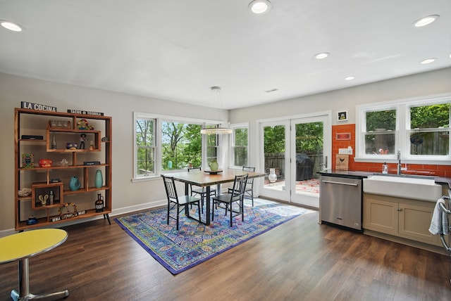 1919 Arlington Ave, Des Moines, IA 50314 - dining space with dark wood-style flooring, recessed lighting, and baseboards