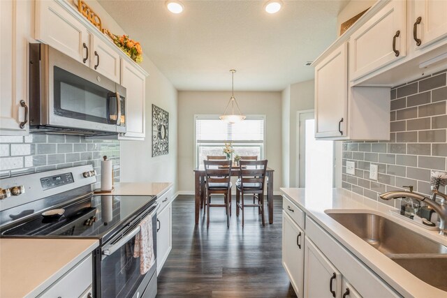 217 NE Glendale Ln, Ankeny, IA 50021 - kitchen with appliances with stainless steel finishes, a sink, tasteful backsplash, light countertops, and recessed lighting