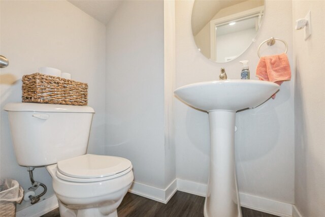 217 NE Glendale Ln, Ankeny, IA 50021 - bathroom with wood finished floors, baseboards, toilet, and vaulted ceiling