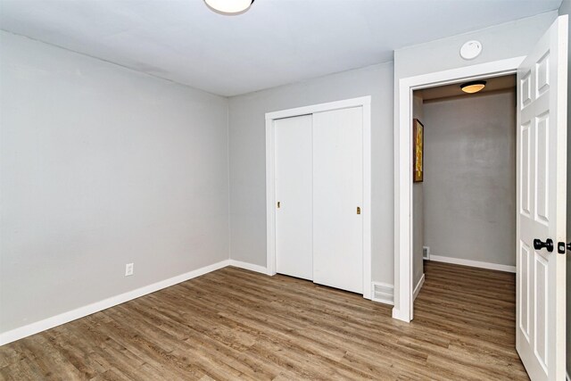 4014 Aplin Rd, Ames, IA 50014 - unfurnished bedroom featuring light wood-type flooring, baseboards, and a closet