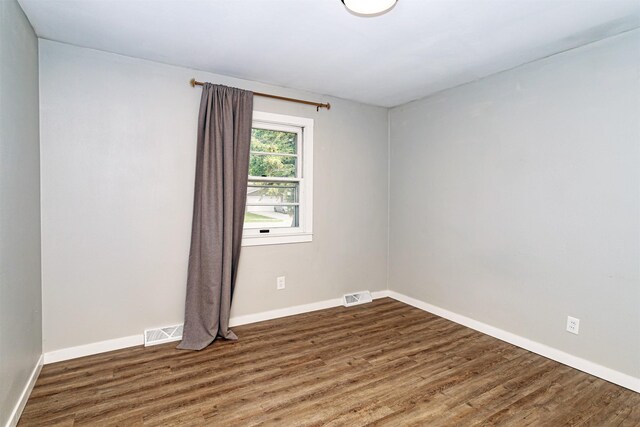 4014 Aplin Rd, Ames, IA 50014 - unfurnished room with wood finished floors and baseboards