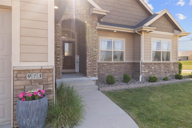 913 SE Trail Ridge Rd, Grimes, IA 50111 - entrance to property featuring stone siding and a yard